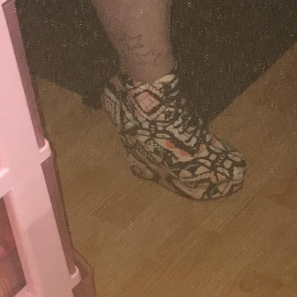 Vintage lace-up wedges super cute and unique! Are you Boss enough ? - Picture 7 of 10